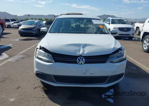 2014 Volkswagen Jetta 1.8T Se z USA, uszkodzony, nr VIN 3VWD17AJ8EM415745